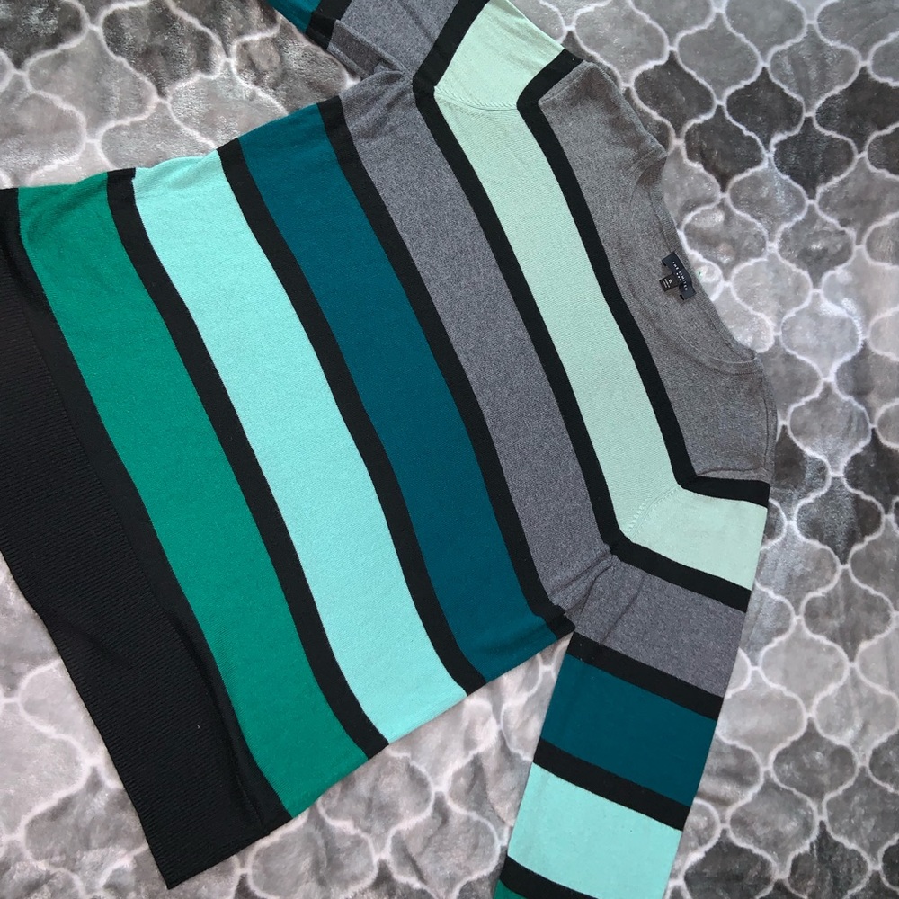 THE LIMITED LONG SLEEVE SWEATER!! (SIZE XL)